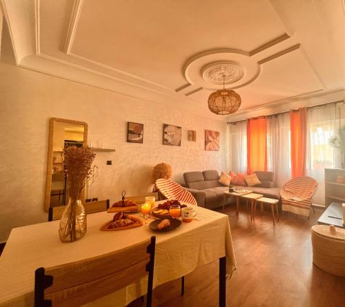 een woonkamer met een tafel en een bank bij Sun-kissed retreat in Tangier! in Tanger