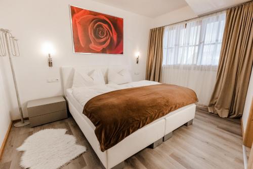 a bedroom with a large bed and a painting on the wall at Chalet mit Sauna direkt an der Mittelstation Panoramabahn Kitzbühel in Mittersill
