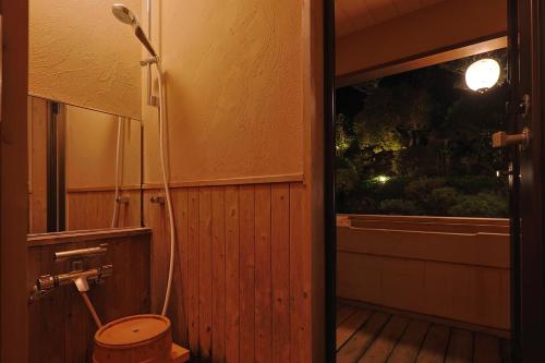 Salle de bains dans l'établissement Kadojin