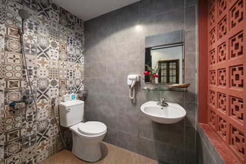 a bathroom with a toilet and a sink at Hanoi Backpackers Hostel & Rooftop bar in Hanoi