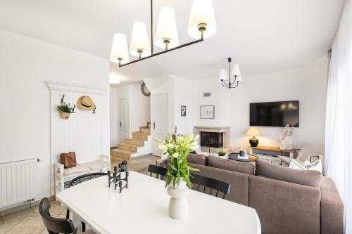 a living room with a couch and a table at Aquilo Apartmanok in Tihany