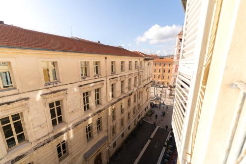 Old Town Diamond, adorable sunny apartment with AC