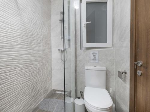 a small bathroom with a toilet and a mirror at Luxurious & Spacious 2BD Accomodation at The Podium - Yacht Marina Area, Close to Valletta in Msida