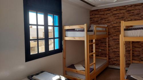 Litera o literas en una habitación de Habibi Hostel