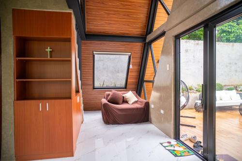 Zona de estar de A Skylight Cabin