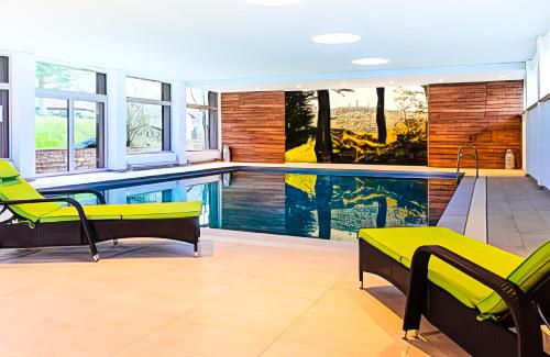 Bazén v ubytování Wagners Hotel im Thüringer Wald nebo v jeho okolí