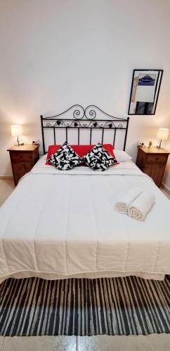 a bedroom with a large white bed with red pillows at ALMar We Go! Alcalá - Habitaciones Privadas en piso compartido Frente al Mar - Private Rooms in shared Apartment in Alcalá