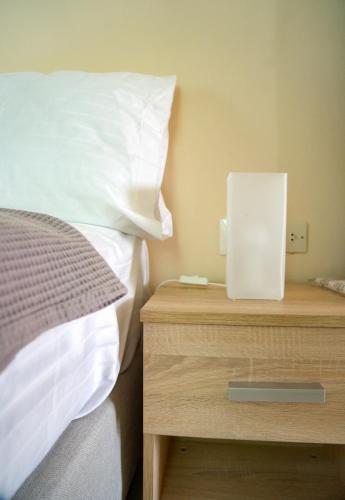 Ένα ή περισσότερα κρεβάτια σε δωμάτιο στο REMA Guesthouse Monemvasia