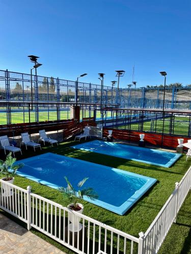 a swimming pool on the roof of a ballpark at Alojamiento RBOY Las Mariposas in Chillán