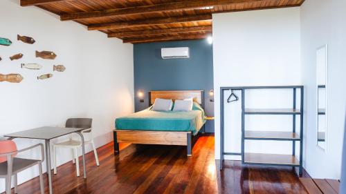 Una cama o camas en una habitación de Hotel Buenos Aires