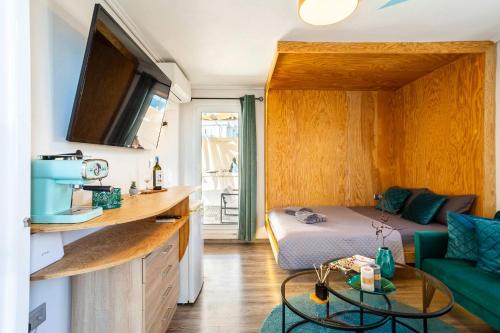 Urban Nest - Loft with Private Rooftop Garden