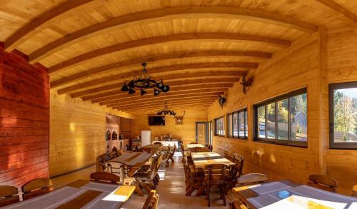 Χώρος καθιστικού στο Casa Izvorul Negru Moisei