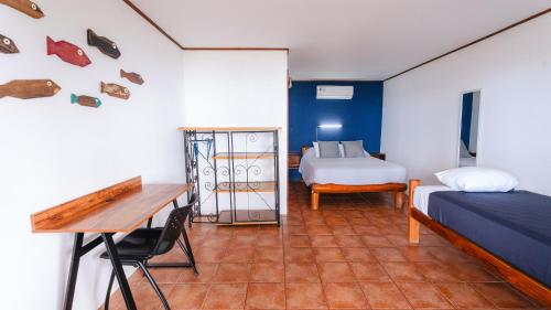 Una cama o camas en una habitación de Hotel Buenos Aires