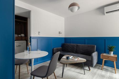 a living room with a couch and a table at Pensjonat Vyspa Gdynia in Gdynia