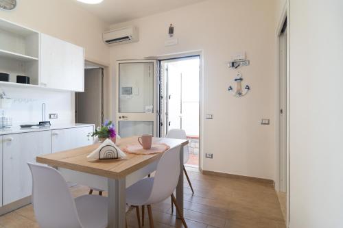 Hotel Maremma Sul Mareにあるキッチンまたは簡易キッチン