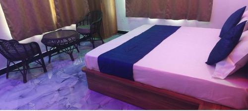 Ένα ή περισσότερα κρεβάτια σε δωμάτιο στο Hotel Paradise Inn
