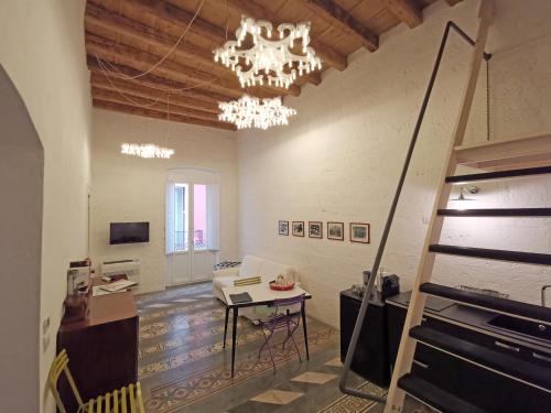 Μια τηλεόραση ή/και κέντρο ψυχαγωγίας στο L'Officina