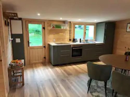 Kuhinja oz. manjša kuhinja v nastanitvi Chalet Oz
