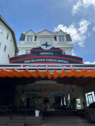 a hotel with an orange awning on a building at Hodota Ankroet Hotel & Spa in Da Thanh