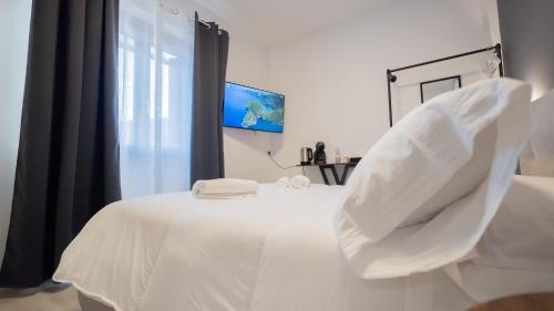 a white bed in a room with a window at Modern Room in Olbia
