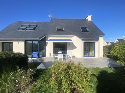 Maison lumineuse 3 étoiles, proche plages, 4 chambres, terrasse et jardin à Beg-Meil - FR-1-481-84