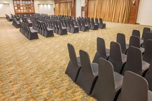 an empty conference room with chairs and curtains at Sheraton Guayaquil in Guayaquil