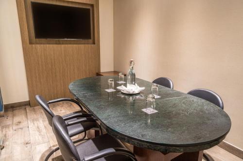 a conference room with a table with a bottle and glasses at Sheraton Guayaquil in Guayaquil