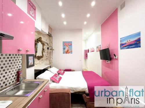 Urban Flat 193 - Barbie in Paris