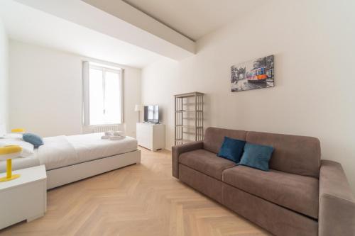 Charming 2-Bedroom Apartment in Milanese Building