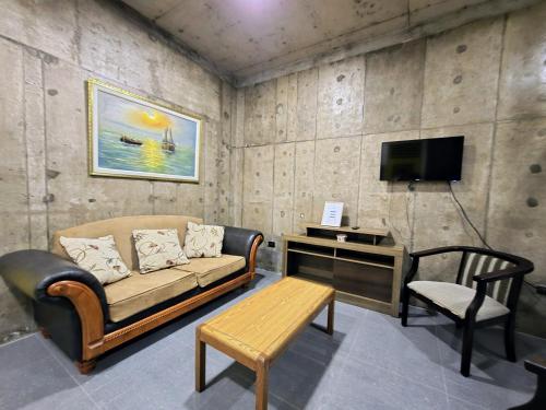TV a/nebo společenská místnost v ubytování Puerto Enrique Apart-Hotel