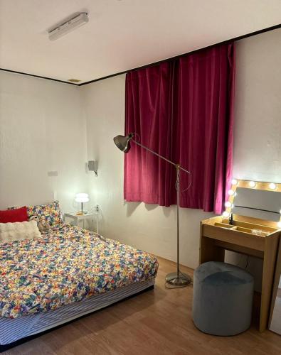 Ένα ή περισσότερα κρεβάτια σε δωμάτιο στο Tage House