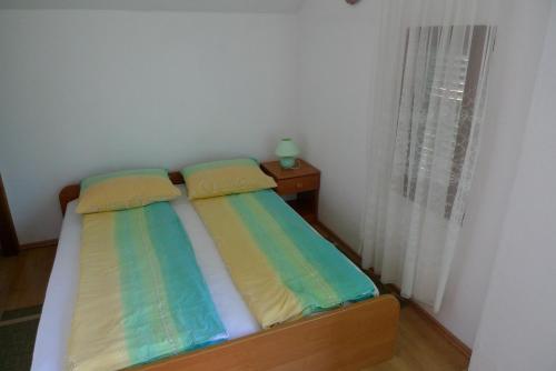 Postel nebo postele na pokoji v ubytování Apartments Vodice Srima