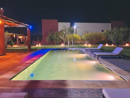 Villa piscine privée sans vis à vis, Vue superbe, Proche centre - Fibre Optique Wifi - Family Onlyの敷地内または近くにあるプール