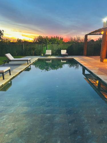 Villa piscine privée sans vis à vis, Vue superbe, Proche centre - Fibre Optique Wifi - Family Onlyの敷地内または近くにあるプール