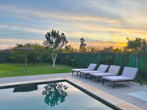 Villa piscine privée sans vis à vis, Vue superbe, Proche centre - Fibre Optique Wifi - Family Onlyの敷地内または近くにあるプール