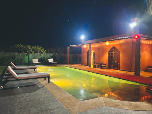 Villa piscine privée sans vis à vis, Vue superbe, Proche centre - Fibre Optique Wifi - Family Onlyの敷地内または近くにあるプール