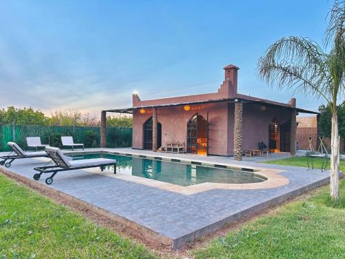 Villa piscine privée sans vis à vis, Vue superbe, Proche centre - Fibre Optique Wifi - Family Onlyの敷地内または近くにあるプール