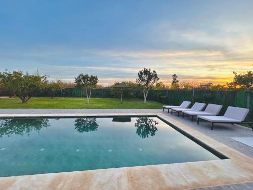 Villa piscine privée sans vis à vis, Vue superbe, Proche centre - Fibre Optique Wifi - Family Onlyの敷地内または近くにあるプール