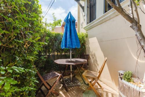 a table and chairs with an umbrella on a patio at Randwick City Lodge 2 in Sydney