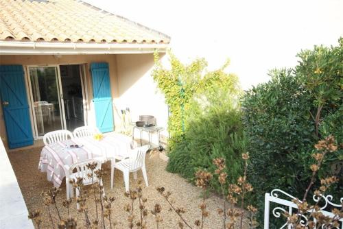 Belle villa plein sud climatisée 4 couchages 2 chambres terrasse, piscine commune parking dans résidence sécurisée 200m de la plage LRMA54