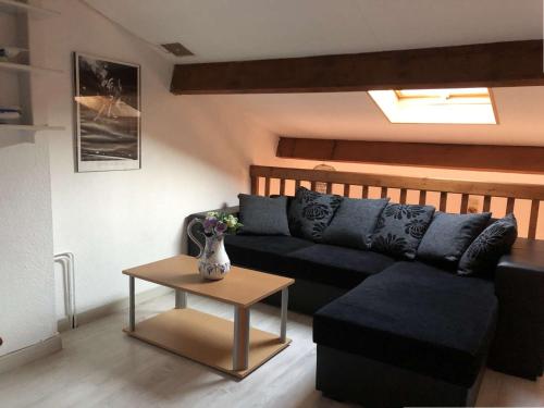 Photo de la galerie de l'établissement Belle villa plein sud climatisée 4 couchages 2 chambres terrasse, piscine commune parking dans résidence sécurisée 200m de la plage LRMA54, à Portiragnes