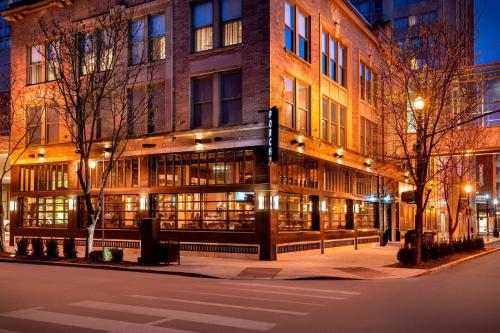 a building on a city street at night at Louisville Marriott Downtown in Louisville