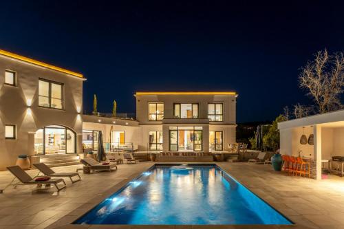 Villa Blue Pearl 10 pers piscine chauffée 10 minutes plage à pieds