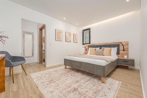 a bedroom with a bed and a desk and a chair at Santiago apartment Alpine escape villa in Gaula