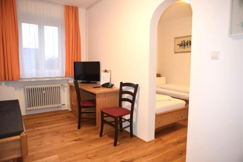 TV a/nebo společenská místnost v ubytování Hotel Andreas Hofer