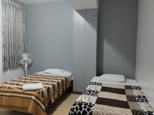 a bedroom with two beds and a lamp at San José II in Nazca