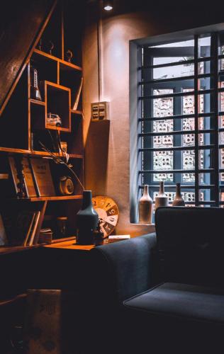 a living room with a couch and a window at Nguyên căn 3 phòng ngủ - July Homestay Phú Yên in Phường Sáu