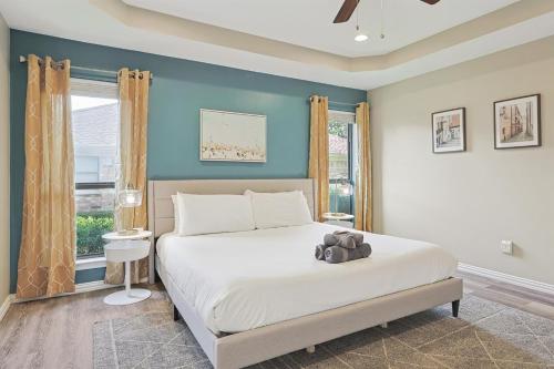 Best of Allen at Fountain Park - 5BD-2BA with Poolにあるベッド