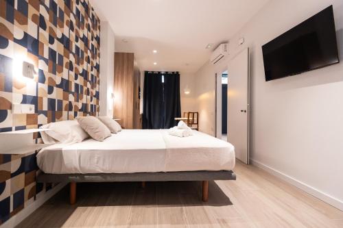 Postel nebo postele na pokoji v ubytování Yard Patraix by Concept Flats