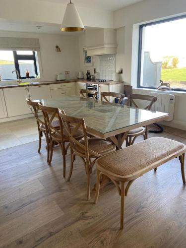 a kitchen and dining room with a table and chairs at Willow Lodge Cashel- Rock View-Sleeps 8 guests-Spacious- Cosy in Cashel